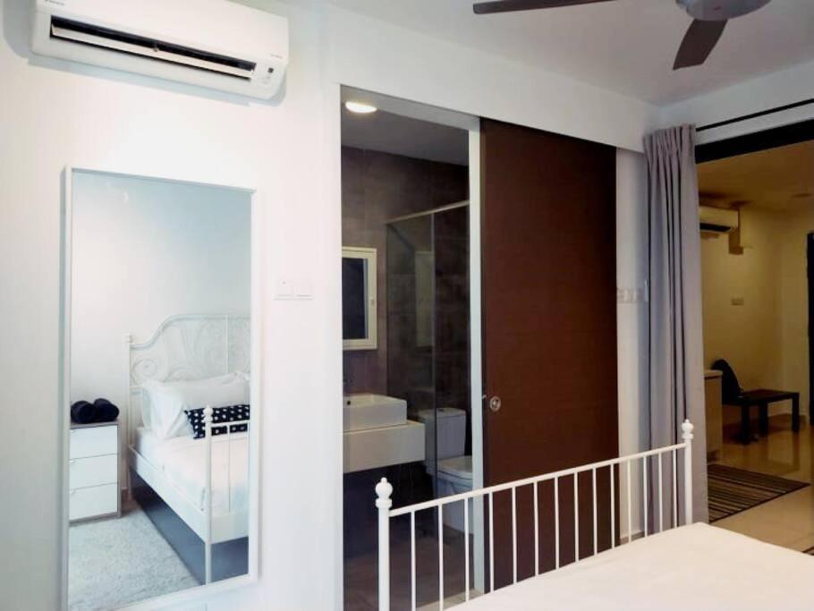 H2O Retreat Studio Home 5Min To Lrt By Premium Stay Петалинг-Джая Экстерьер фото