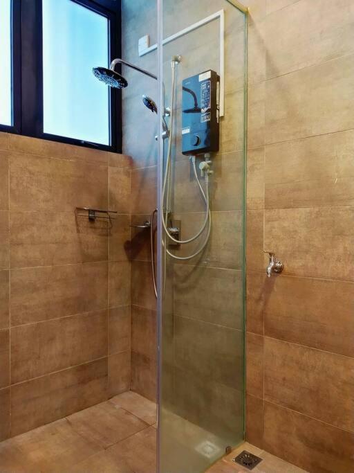 H2O Retreat Studio Home 5Min To Lrt By Premium Stay Петалинг-Джая Экстерьер фото
